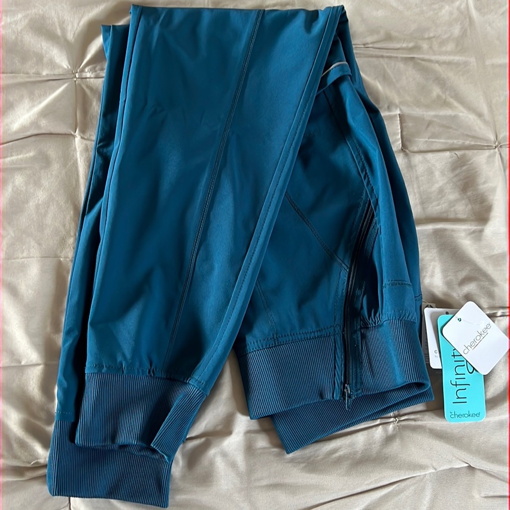 Ladies Cherokee Infinity Mid-Rise Jogger Scrub pant.  Caribbean Blue. Size S